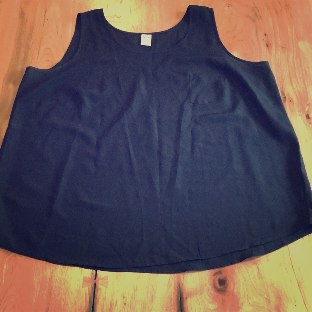Black sleeveless shell with pocket